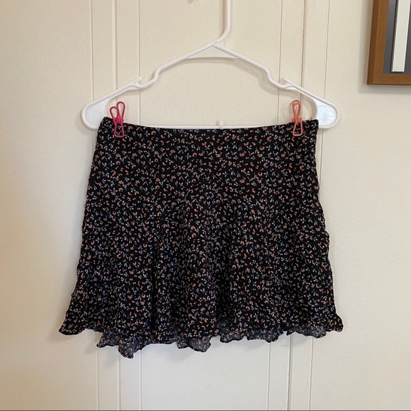 Urban Outfitters Kimchi Blue Floral Skirt Size 2 - Picture 4 of 10